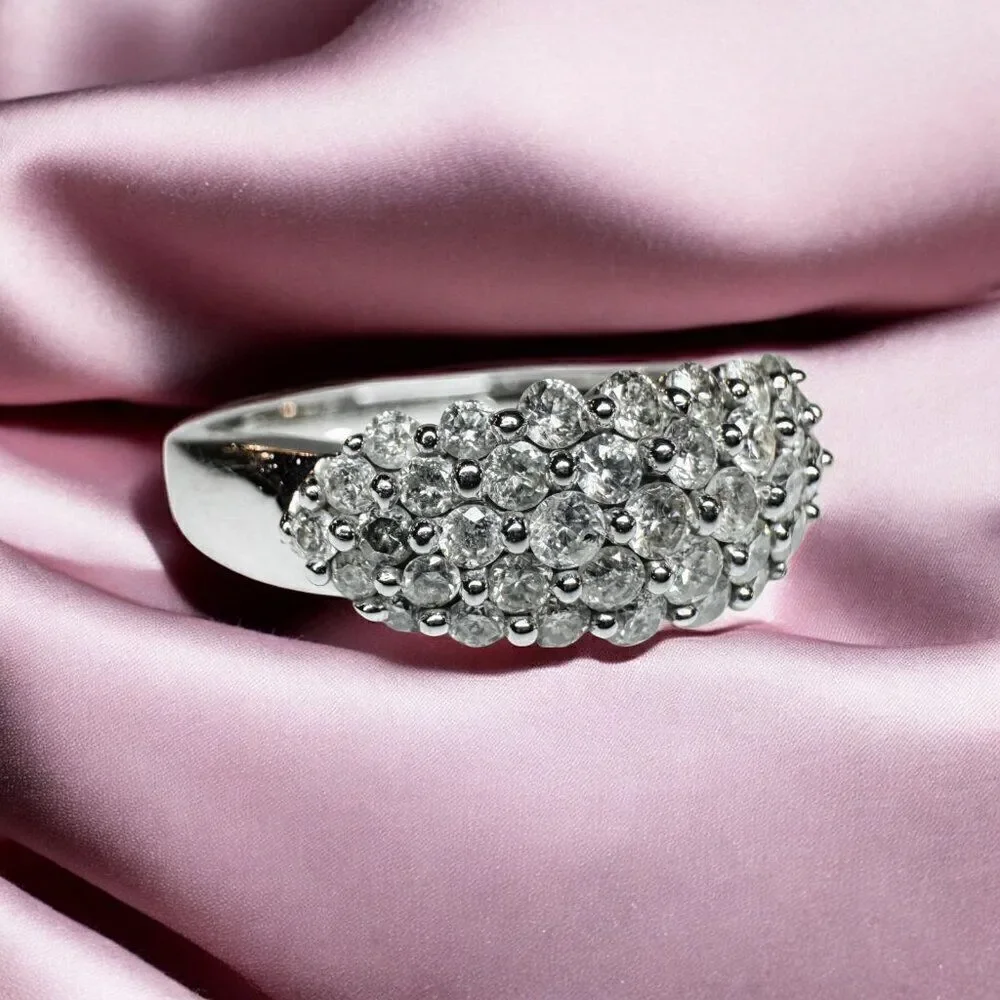 10K Gold- 1 Carat T.W. Diamond Ring -Size 7- White Gold -Cluster Pave Ring -3.1g